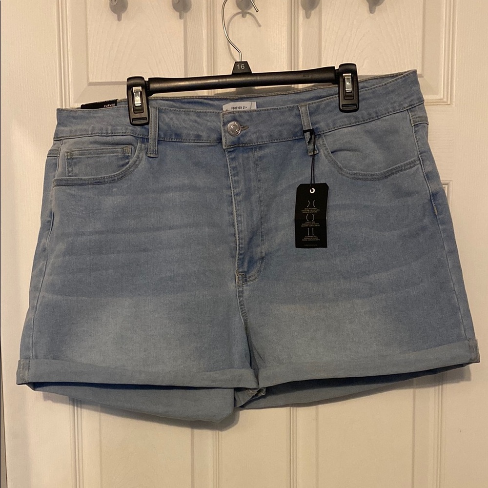NWT forever 21 women plus light wash denim shorts